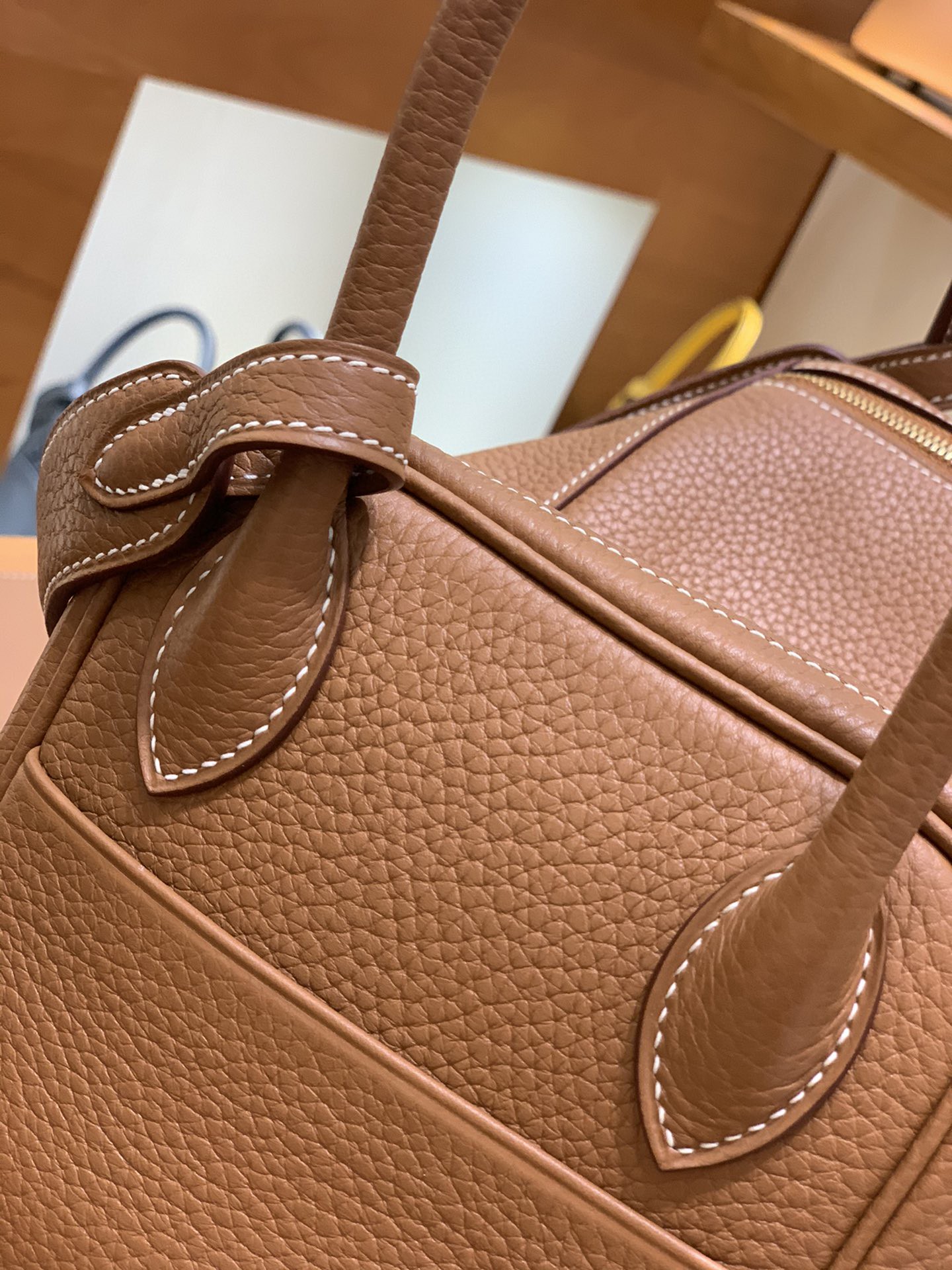 Hermès（爱马仕）Lindy 琳迪包 TC 金棕色 金扣 26cm 现货