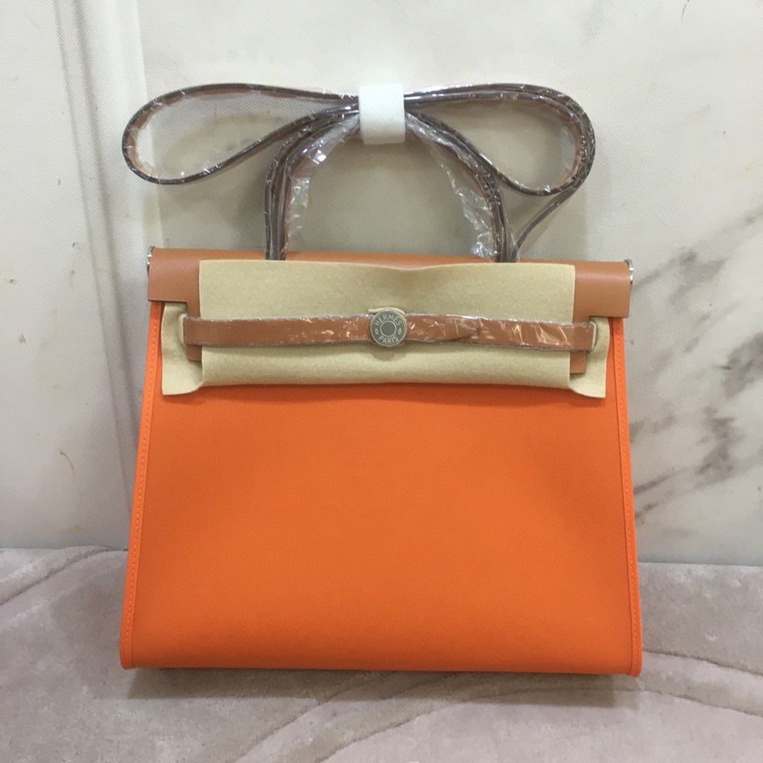 Hermès（爱马仕）Herbag 金棕色拼橙色 Box帆布 银扣 31cm
