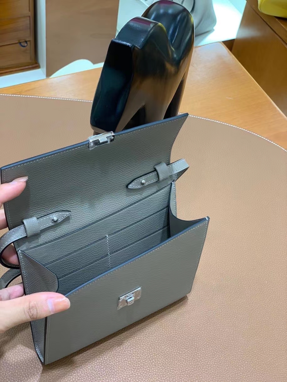 Hermès（爱马仕）clice 挎包 Epsom 沥青灰 银扣 16cm 现货