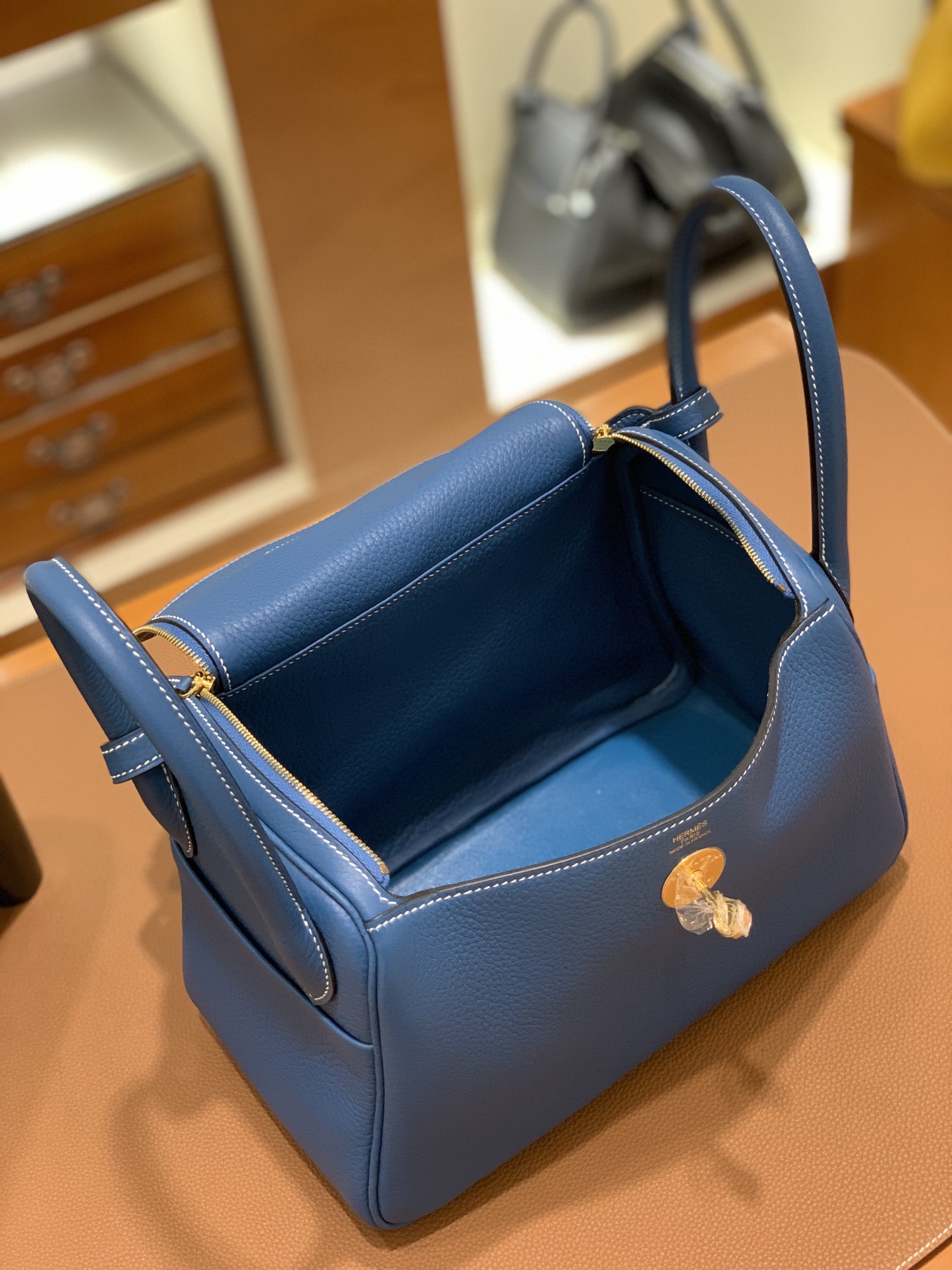 Hermès（爱马仕）Lindy 琳迪包 TC 牛仔蓝 金扣 26cm 现货