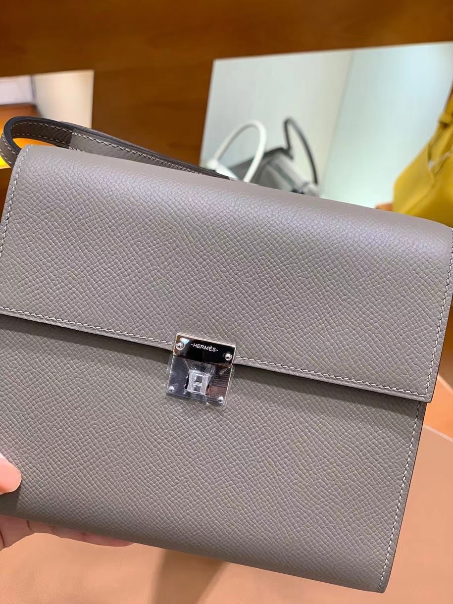 Hermès（爱马仕）clice 挎包 Epsom 沥青灰 银扣 16cm 现货