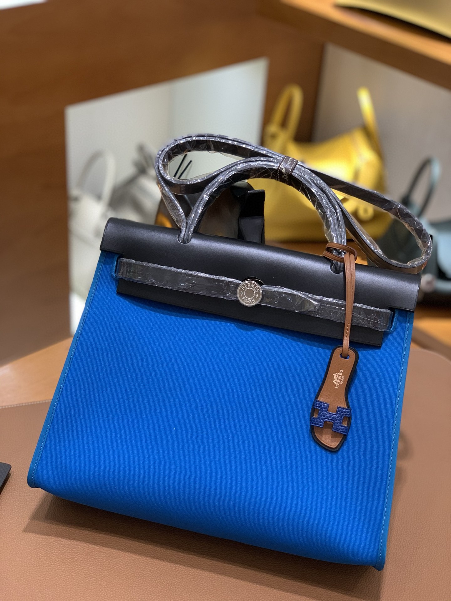 Hermès（爱马仕）Herbag 黑色拼水妖蓝 Box帆布 银扣 31cm