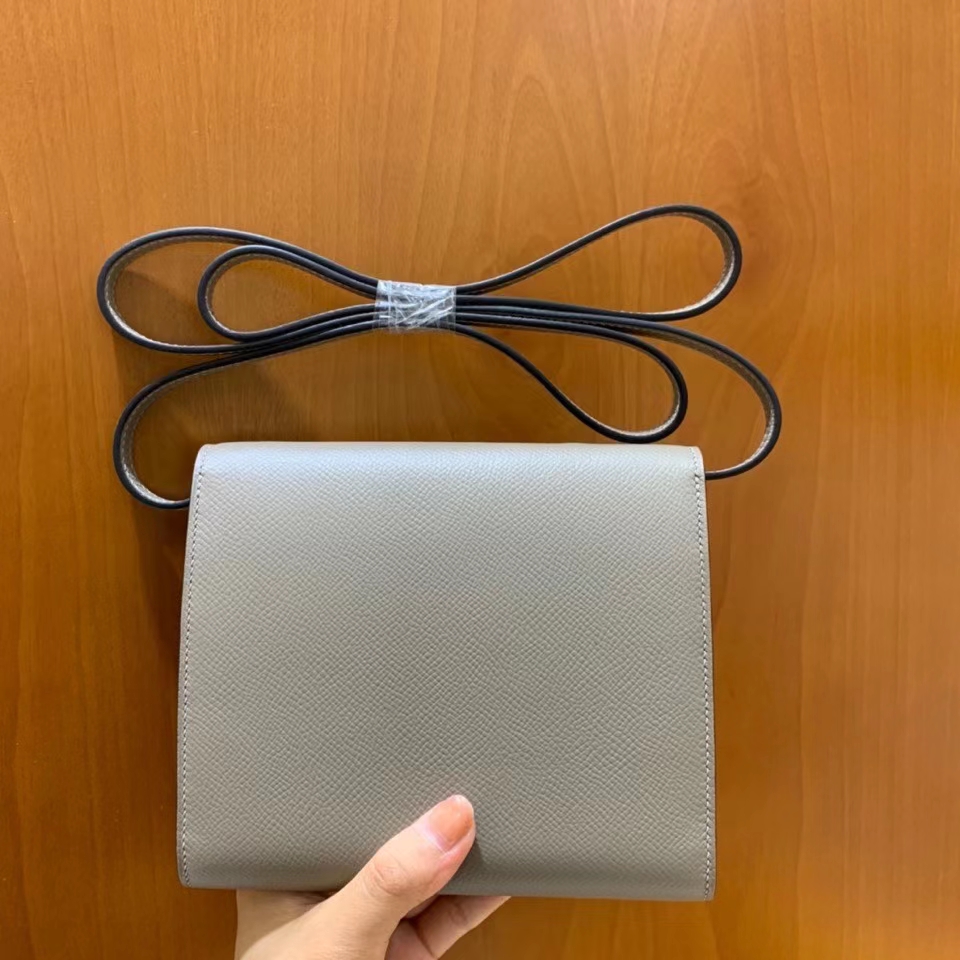 Hermès（爱马仕）clice 挎包 Epsom 沥青灰 金扣 16cm 现货