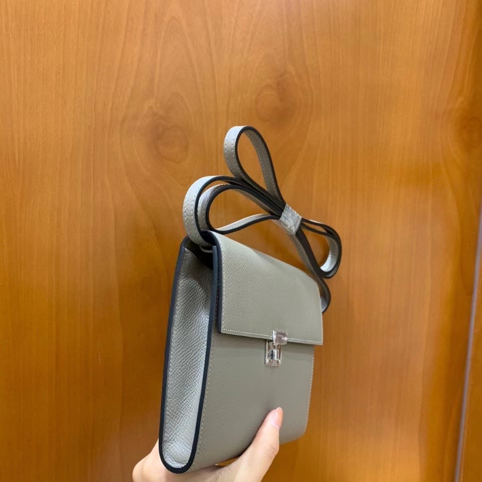 Hermès（爱马仕）clice 挎包 Epsom 沥青灰 银扣 16cm 现货