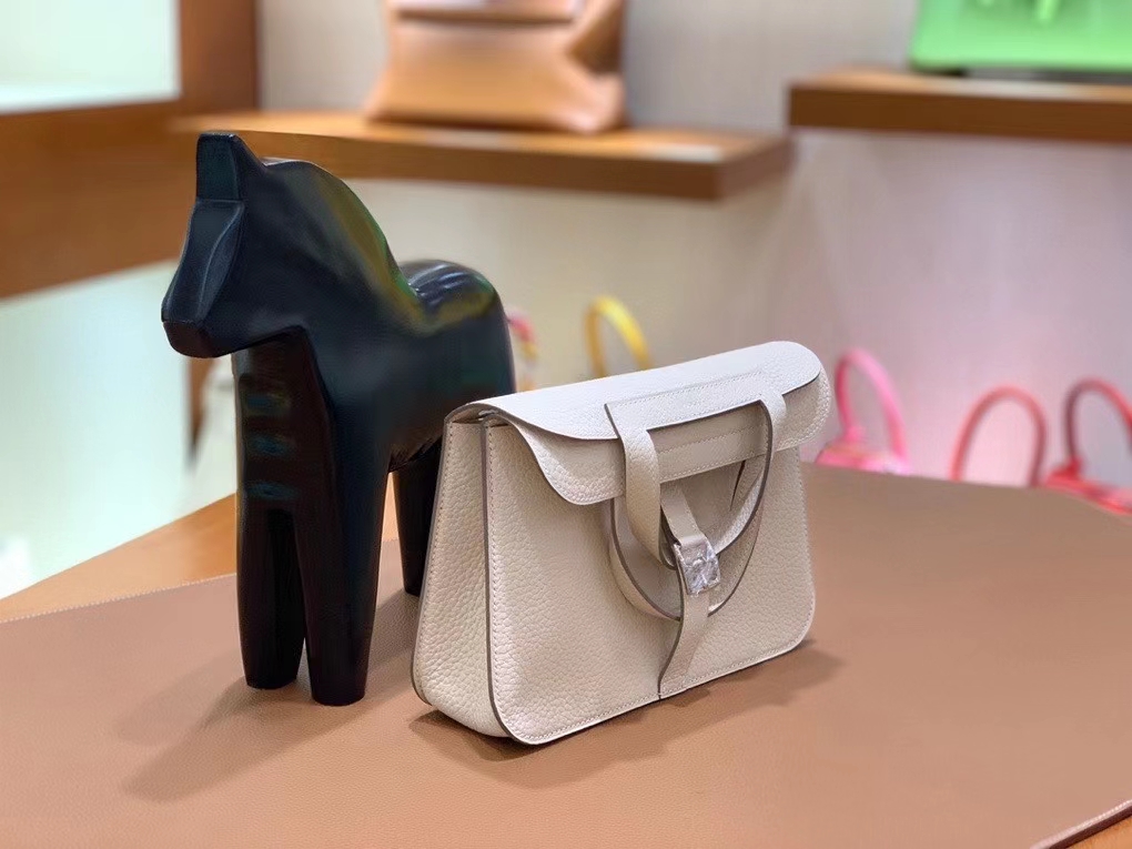 Hermès（爱马仕）TC 奶昔白 Halzan 22cm 银扣 现货