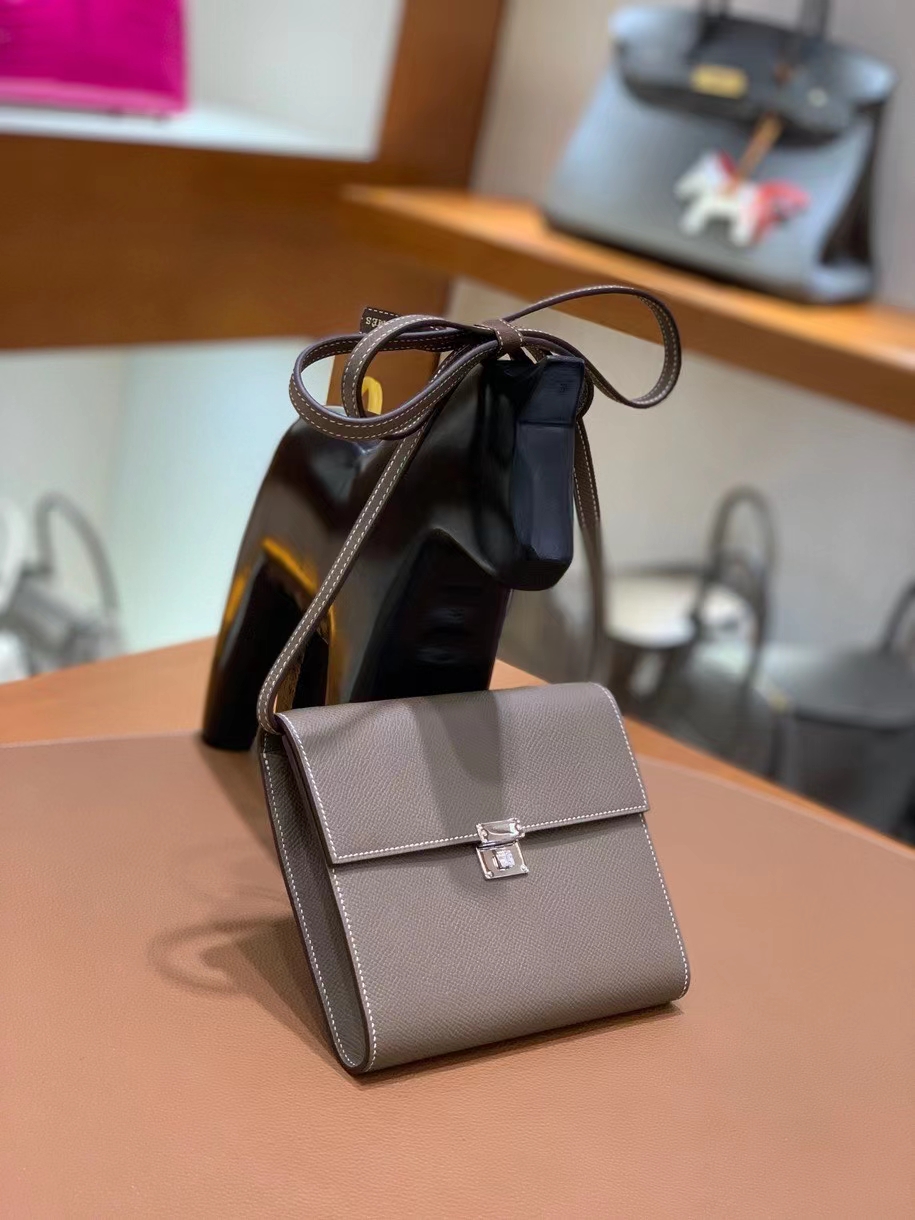 Hermès（爱马仕）clice 挎包 Epsom 大象灰 银扣 16cm