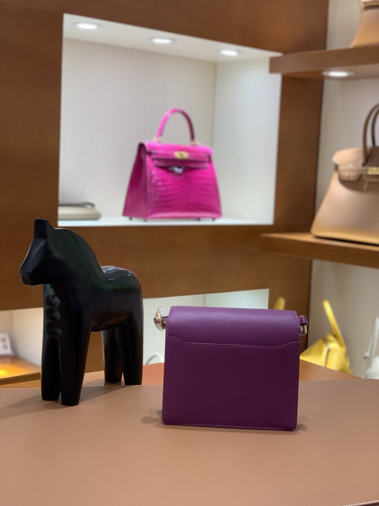 Hermès（爱马仕）Roulis 猪鼻子 evercolor 海葵紫 18cm 金扣 现货