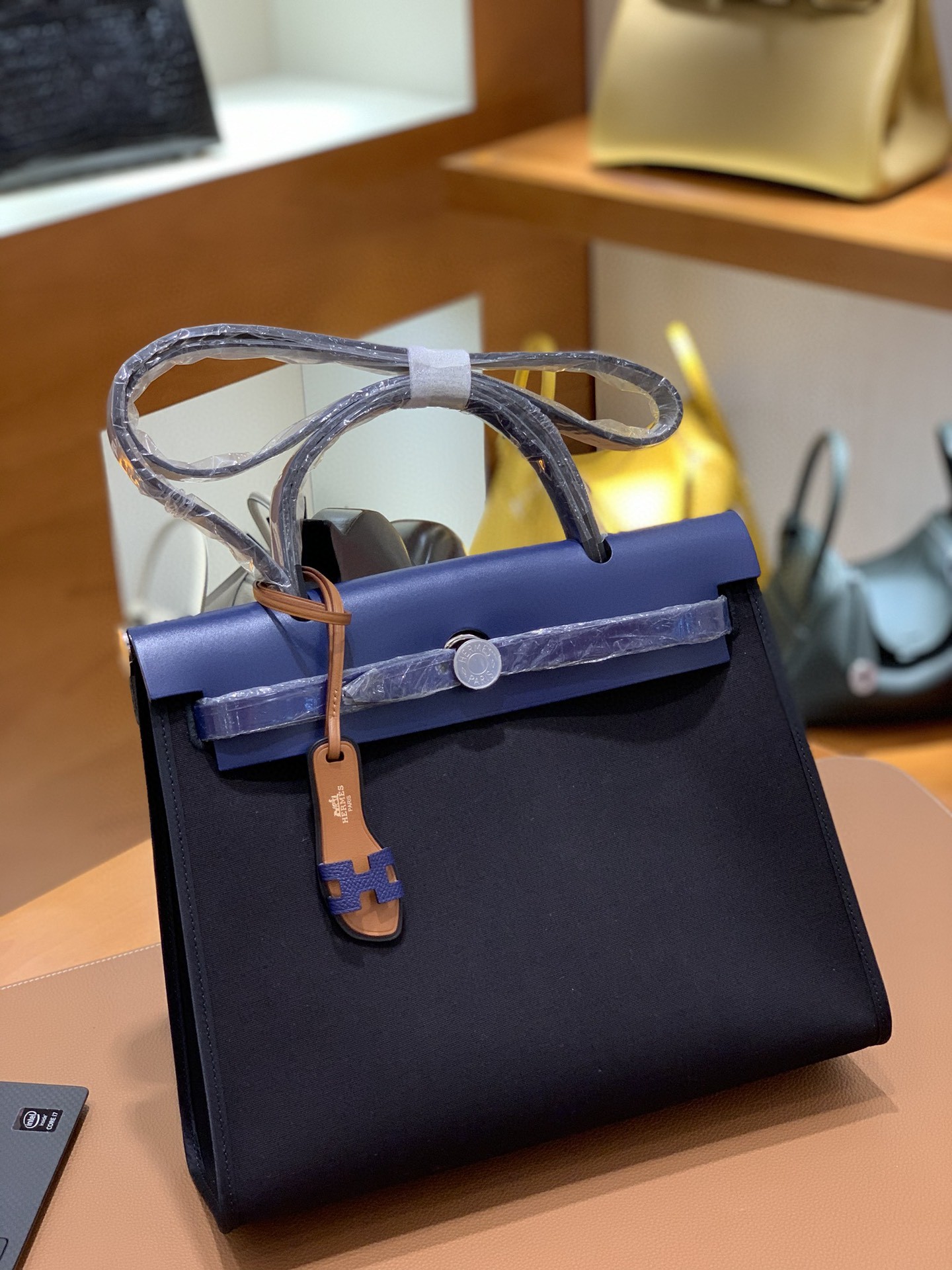 Hermès（爱马仕）Herbag 宝石蓝拼黑色 Box帆布 银扣 31cm