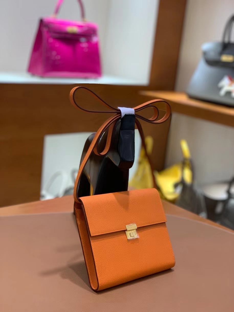 Hermès（爱马仕）clice 挎包 Epsom 橙色 金扣 16cm 现货