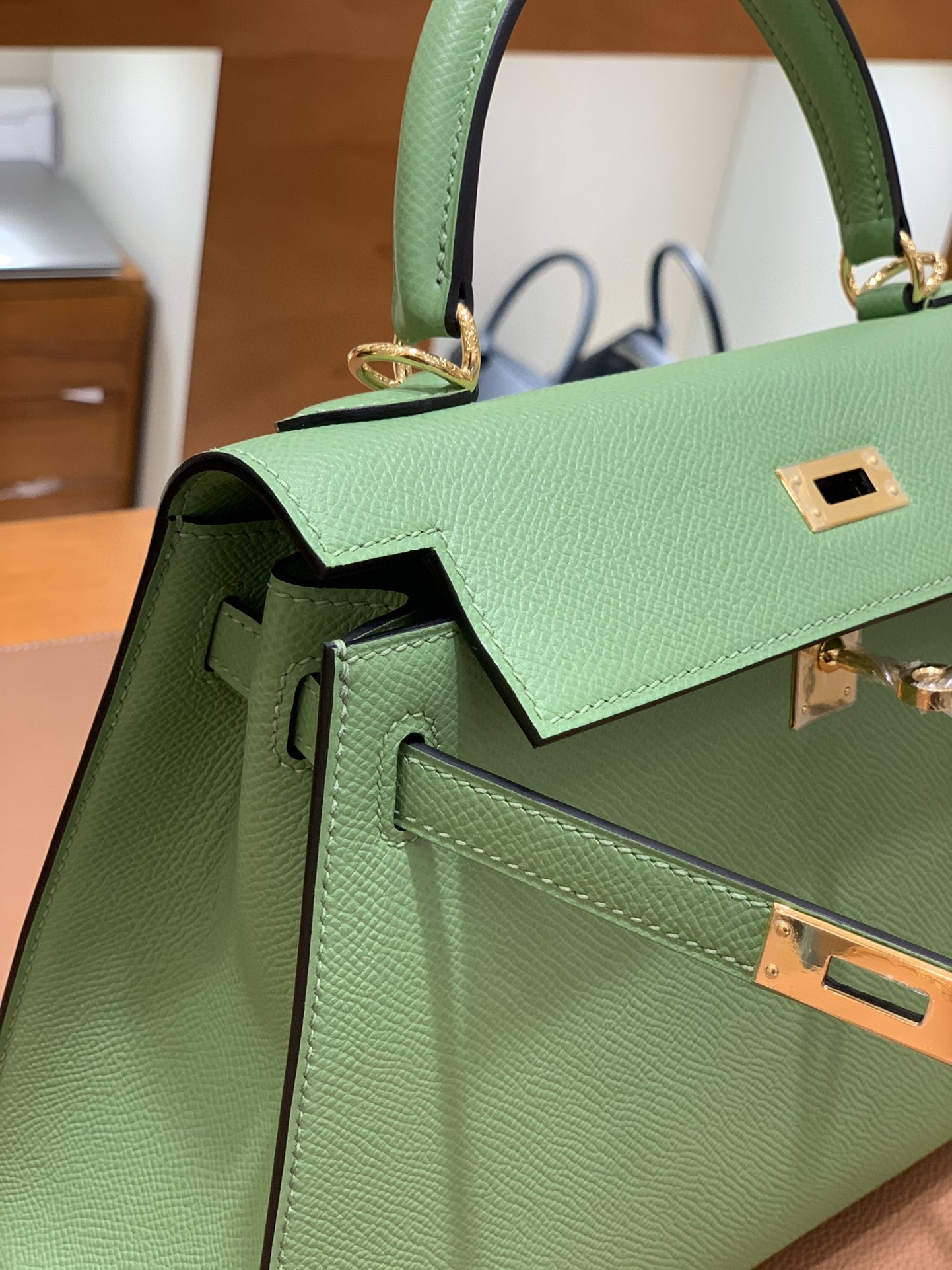 Hermès（爱马仕）Kelly 凯莉包 Epsom 牛油果绿 金扣 25cm