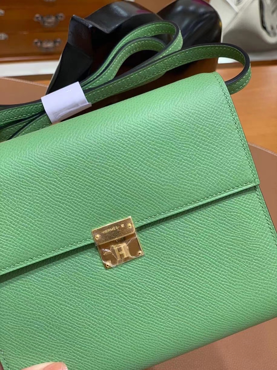 Hermès（爱马仕）clice 挎包 Epsom 牛油果绿 金扣 16cm 现货