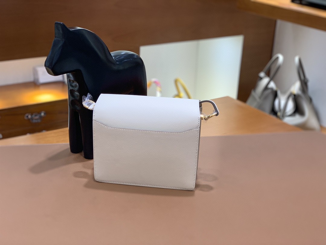 Hermès（爱马仕）Roulis 猪鼻子 evercolor 奶昔白 18cm 金扣 现货