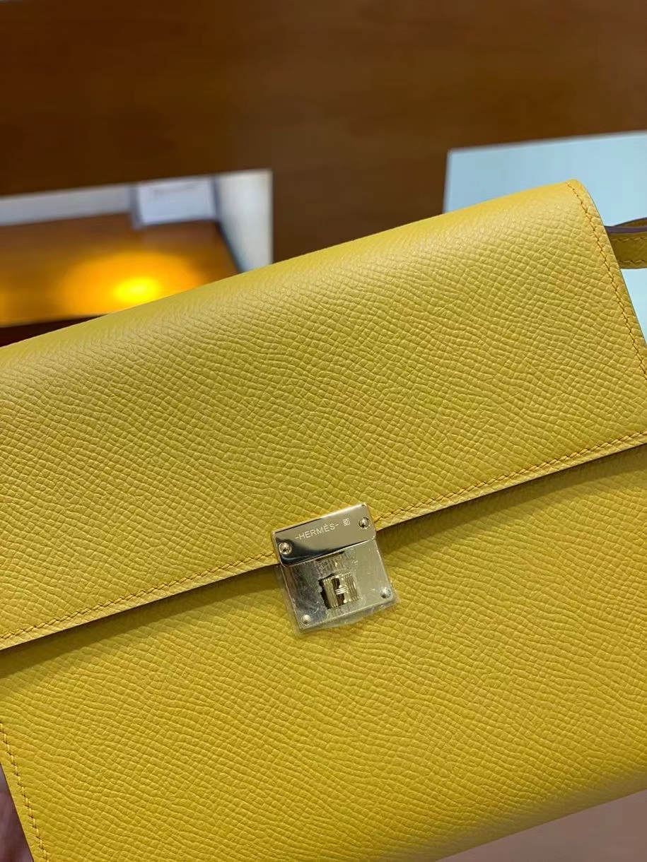 Hermès（爱马仕）clice 挎包 Epsom 琥珀黄 金扣 16cm 现货
