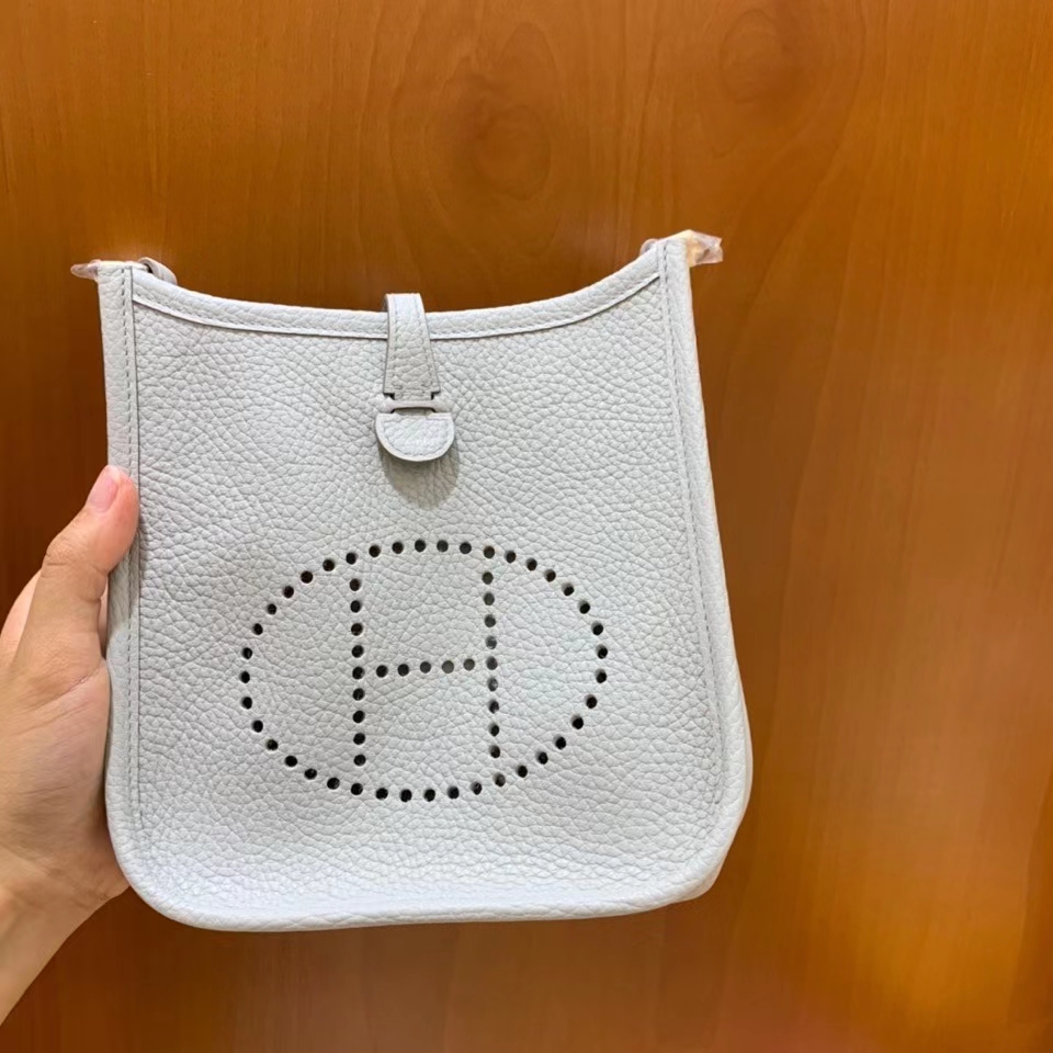 Hermès（爱马仕）TC 冰川白 Evelyne 16cm 银扣 现货