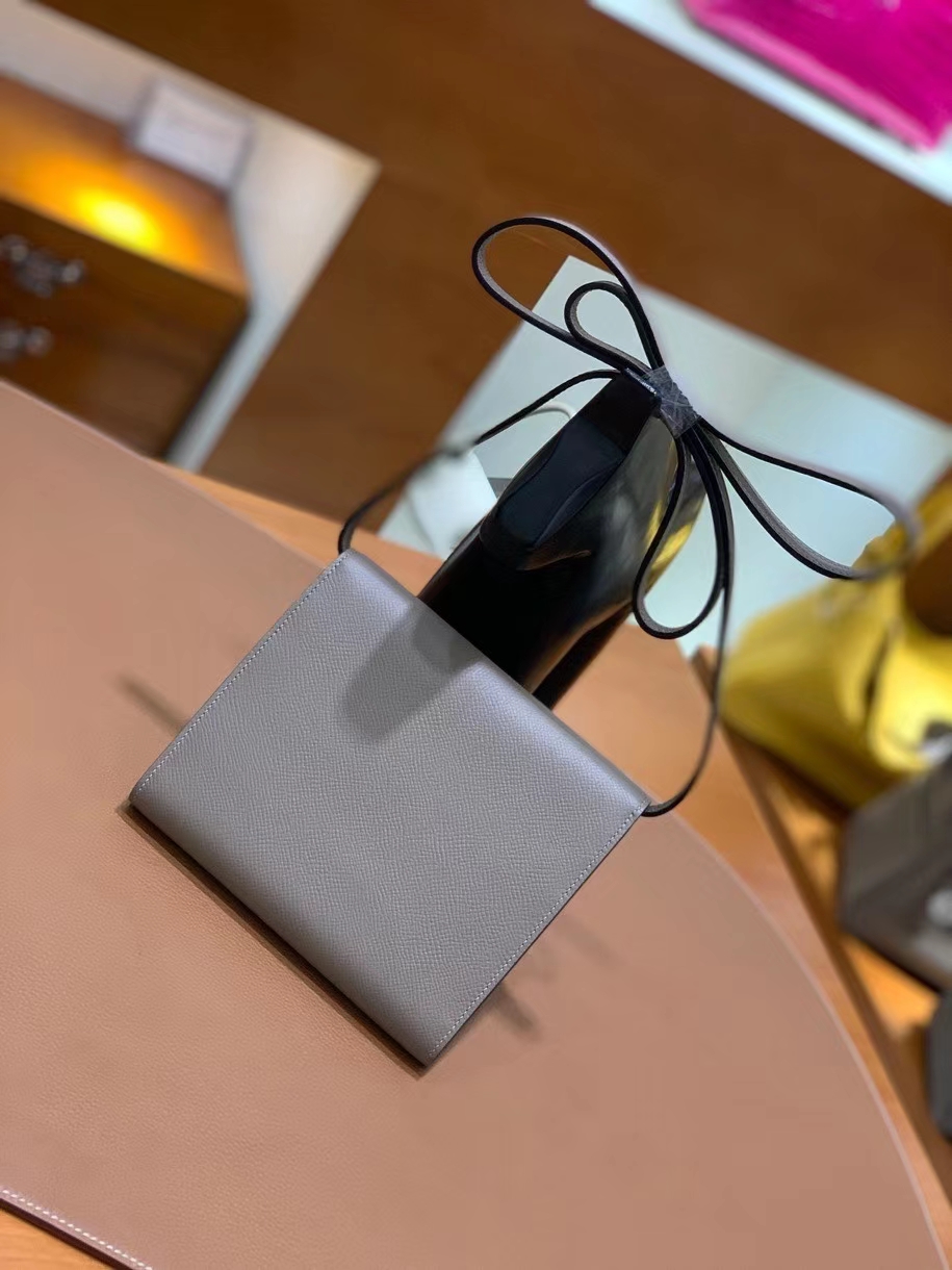 Hermès（爱马仕）clice 挎包 Epsom 沥青灰 银扣 16cm 现货