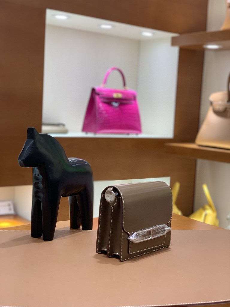Hermès（爱马仕）Roulis 猪鼻子 Box 大象灰 18cm 银扣 现货