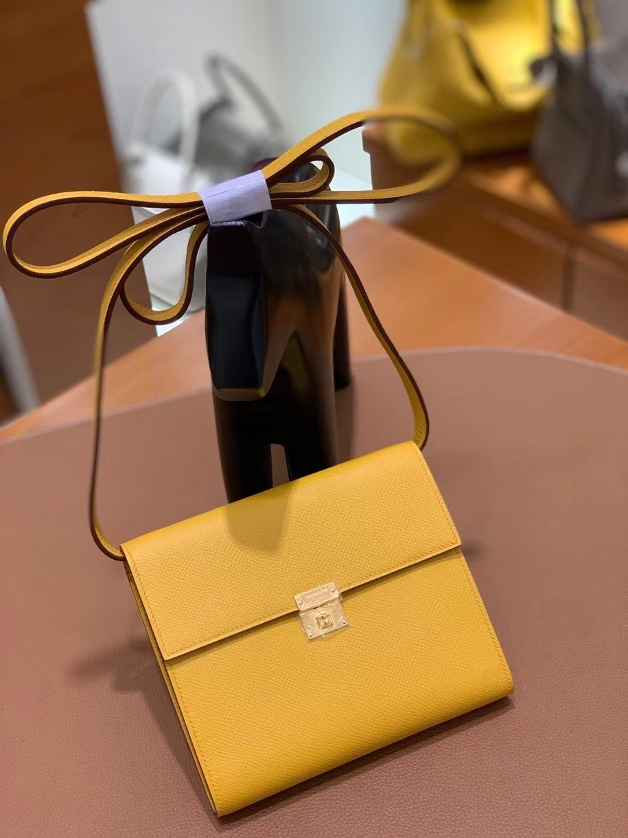Hermès（爱马仕）clice 挎包 Epsom 琥珀黄 金扣 16cm 现货