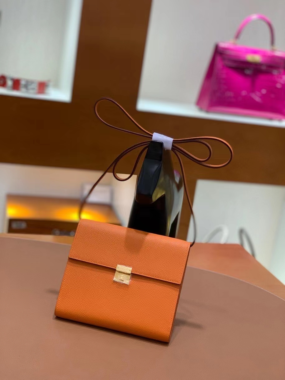 Hermès（爱马仕）clice 挎包 Epsom 橙色 金扣 16cm 现货