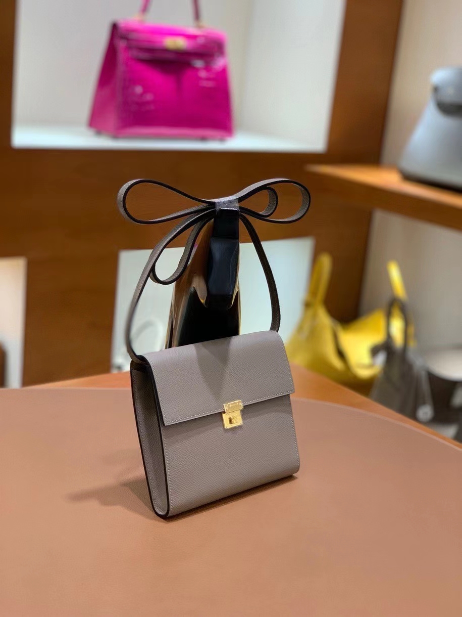 Hermès（爱马仕）clice 挎包 Epsom 沥青灰 金扣 16cm 现货