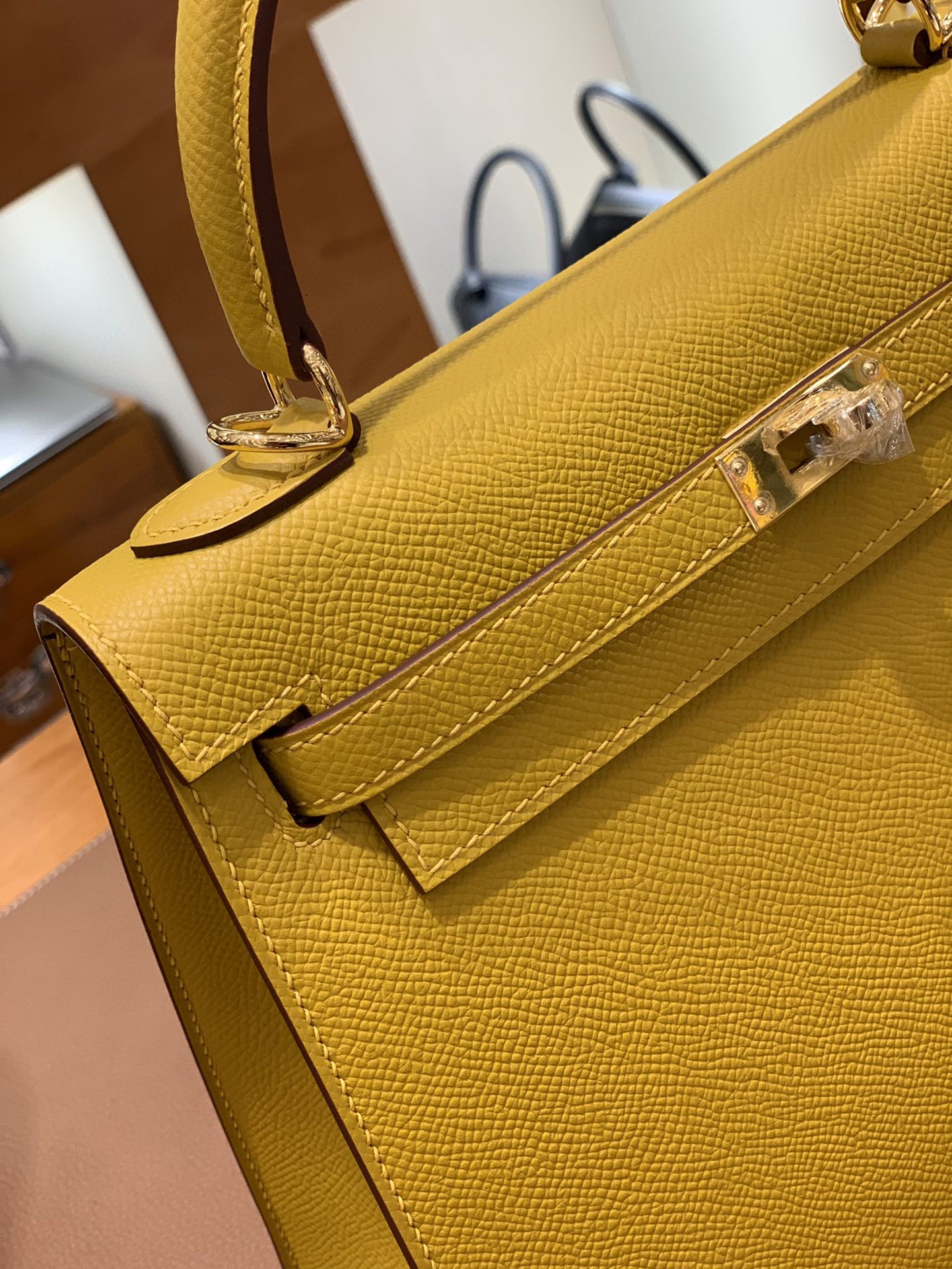 Hermès（爱马仕）Kelly 凯莉包 Epsom 琥珀黄 金扣 25cm