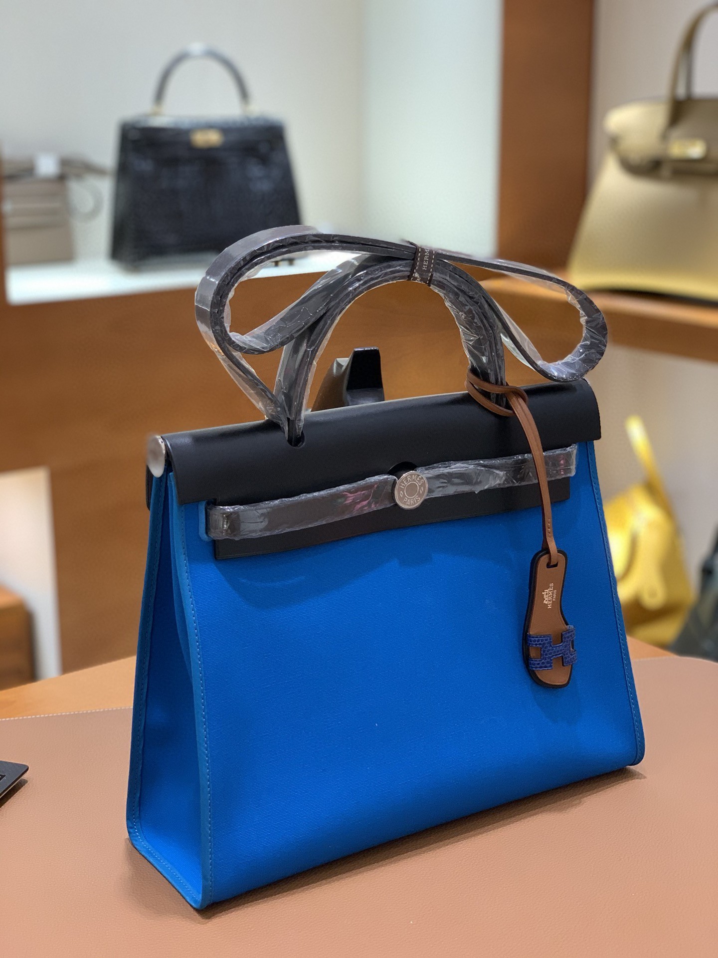 Hermès（爱马仕）Herbag 黑色拼水妖蓝 Box帆布 银扣 31cm