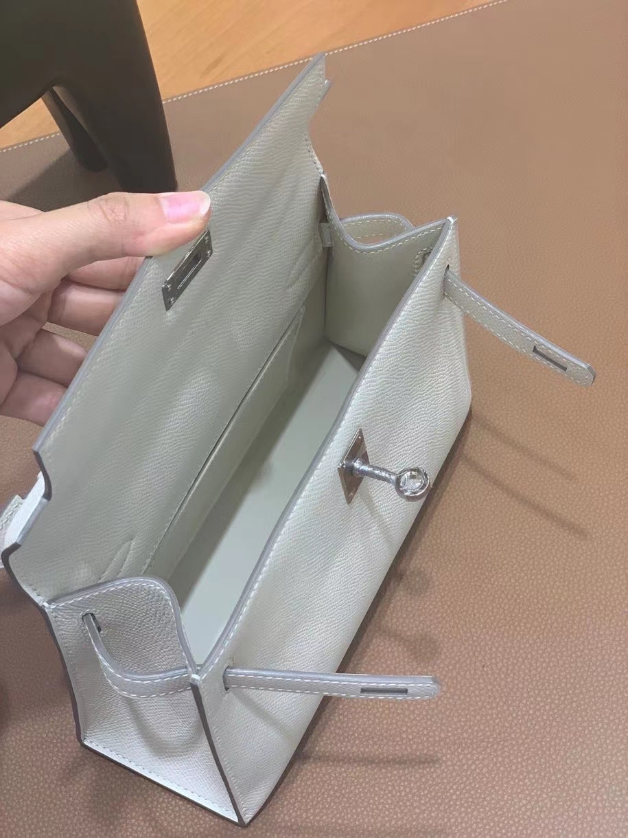 Hermès（爱马仕）Epsom 奶昔白 miniKelly 22cm 银扣 现货