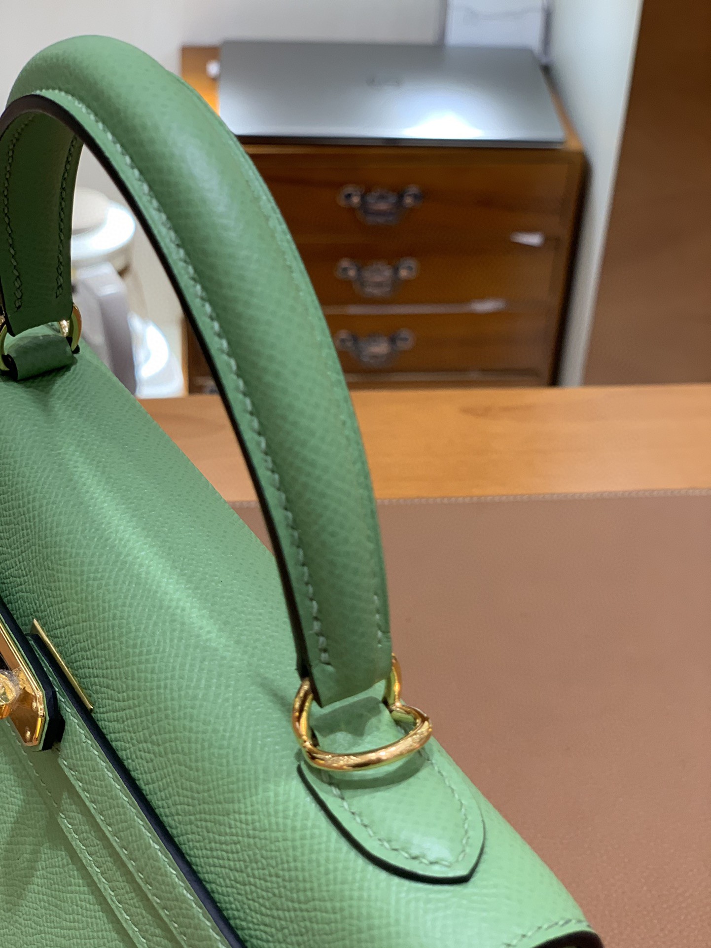 Hermès（爱马仕）Kelly 凯莉包 Epsom 牛油果绿 金扣 25cm