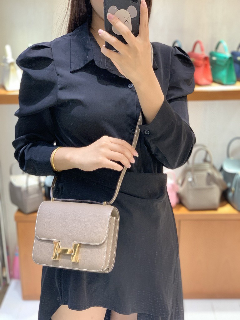 Hermès（爱马仕）Constance 空姐包 Epsom 大象灰 19cm 金扣