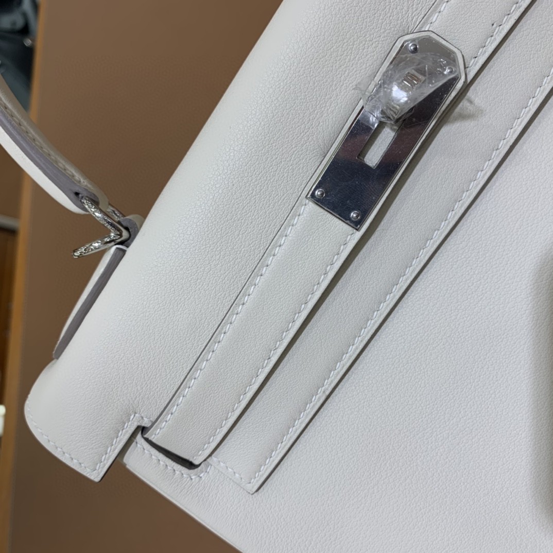 Hermès（爱马仕）Kelly 凯莉包 swift 奶昔白 银扣 28cm