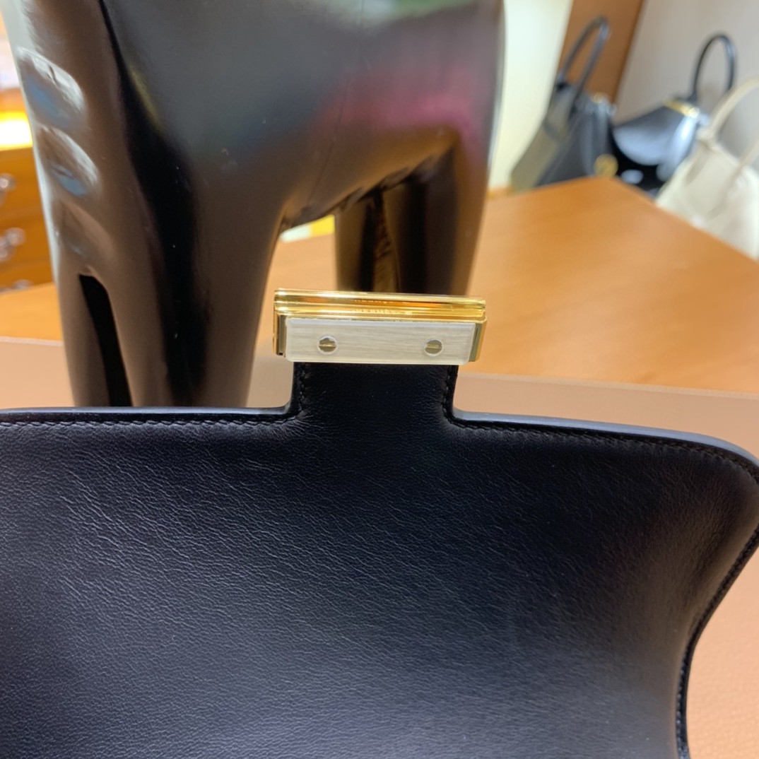 Hermès（爱马仕）Constance 空姐包 Epsom 黑色 19cm 金扣