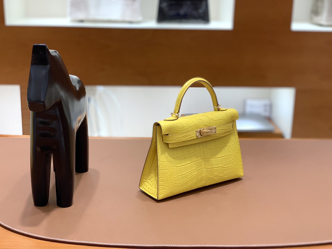 Hermès（爱马仕）mini Kelly 迷你凯莉 雾面美洲鳄 金盏花黄 金扣 19cm