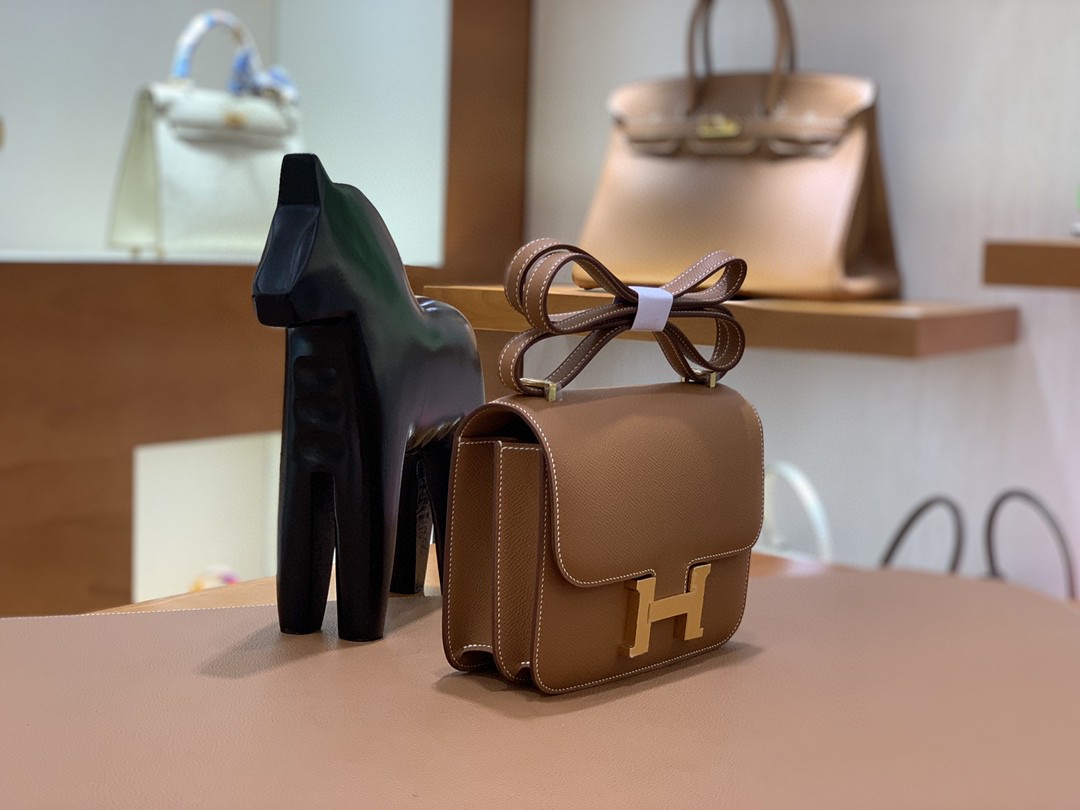 Hermès（爱马仕）Constance 空姐包 Epsom 金棕色 19cm 金扣