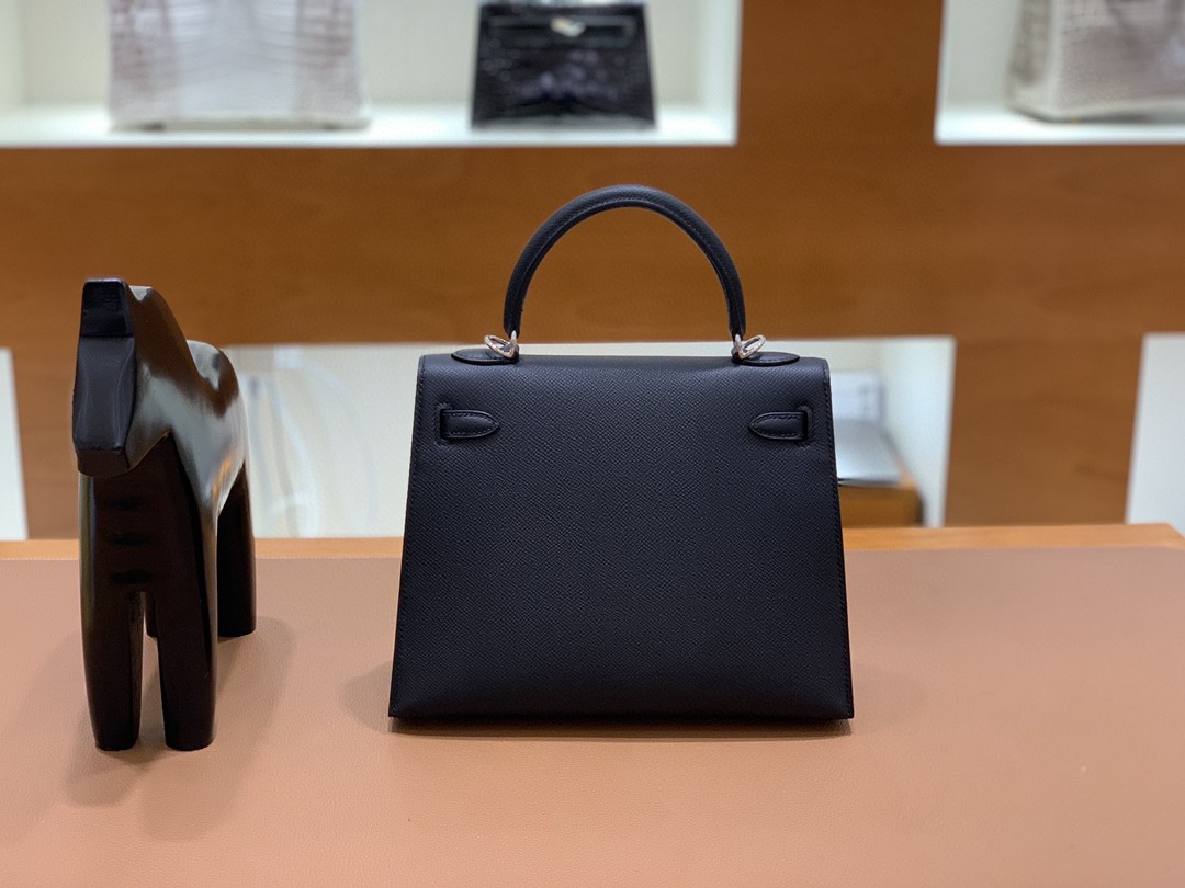 Hermès（爱马仕） Kelly 凯莉包 Epsom皮 黑色 银扣 25cm 现货