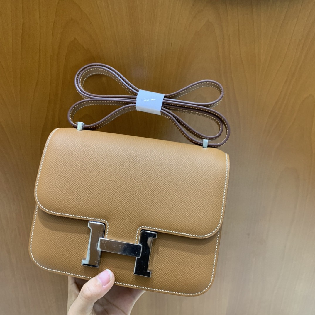 Hermès（爱马仕）Constance 空姐包 Epsom 金棕色 19cm 银扣