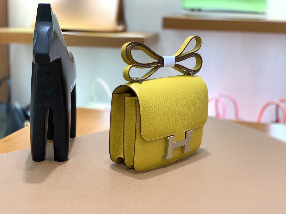Hermès（爱马仕）Constance 空姐包 Epsom 琥珀黄 19cm 银扣