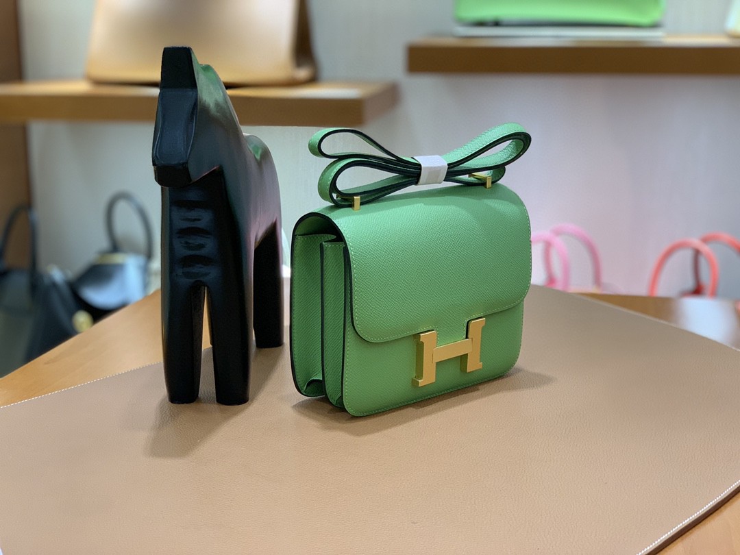 Hermès（爱马仕）Constance 空姐包 Epsom 牛油果绿 19cm 金扣