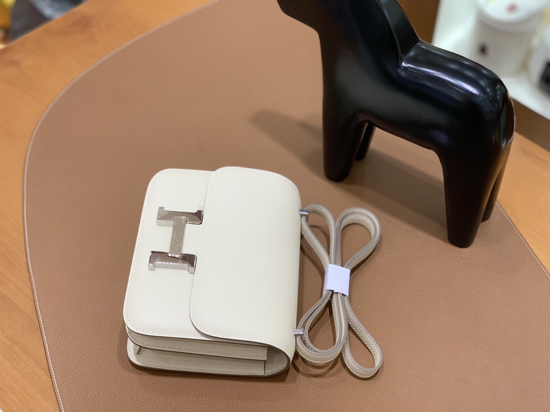 Hermès（爱马仕）Constance 空姐包 Epsom 奶昔白 19cm 银扣