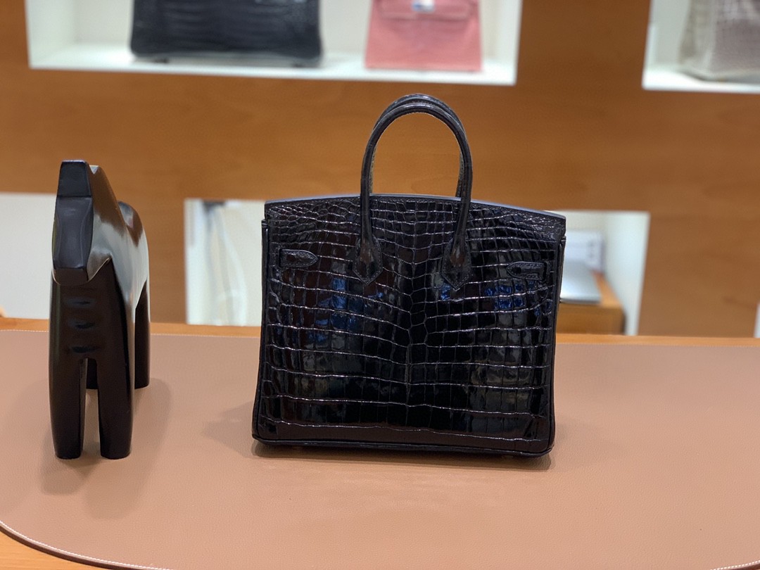 Hermès（爱马仕）Birkin 铂金包 亮面尼罗鳄 黑色 金扣 25cm