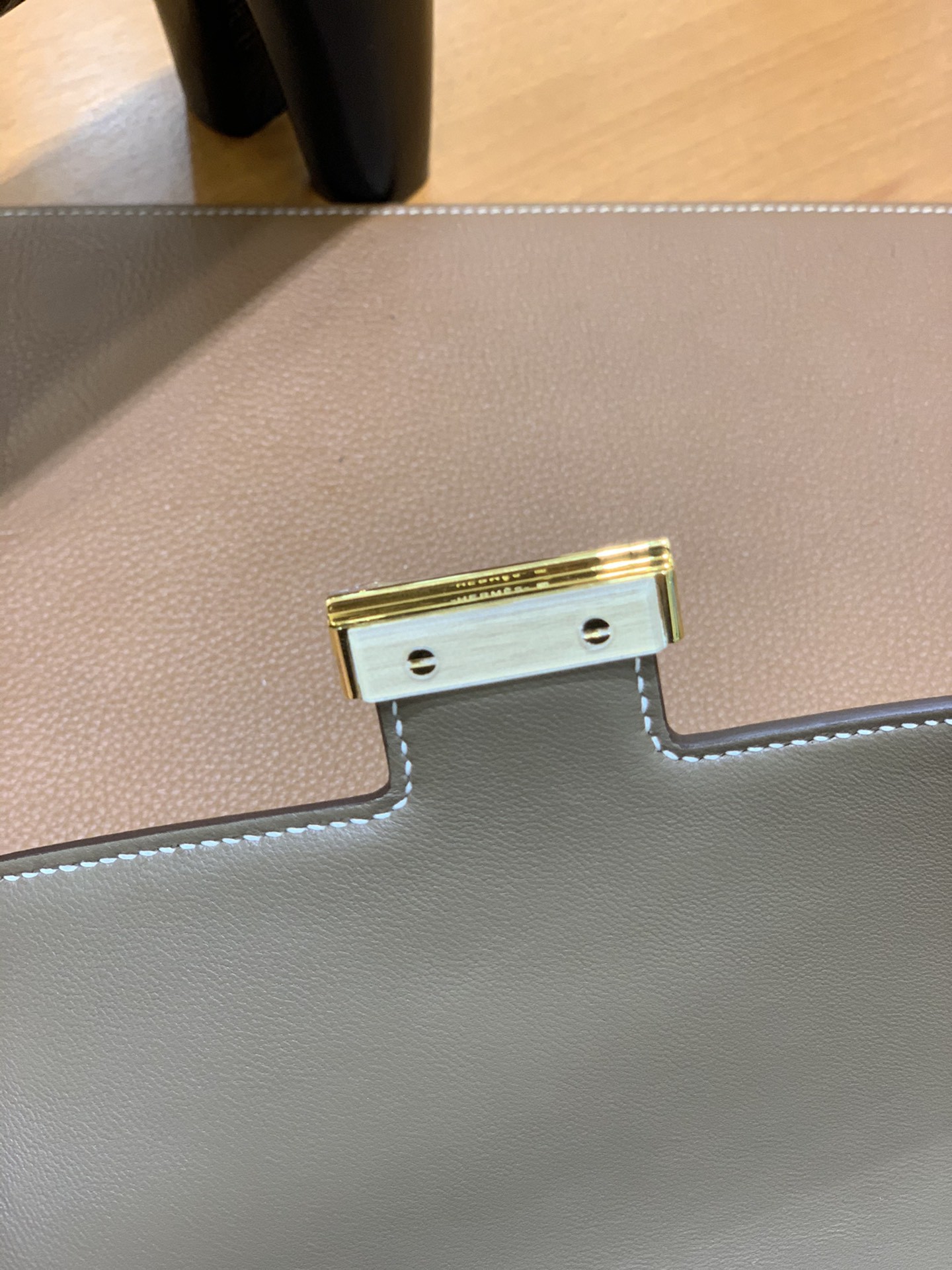 Hermès（爱马仕）Constance 空姐包 Epsom 大象灰 19cm 金扣