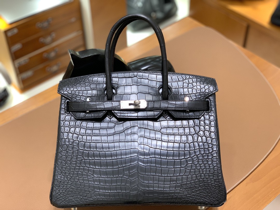 Hermès（爱马仕）Birkin 铂金包 雾面湾鳄 黑色 银扣 30cm