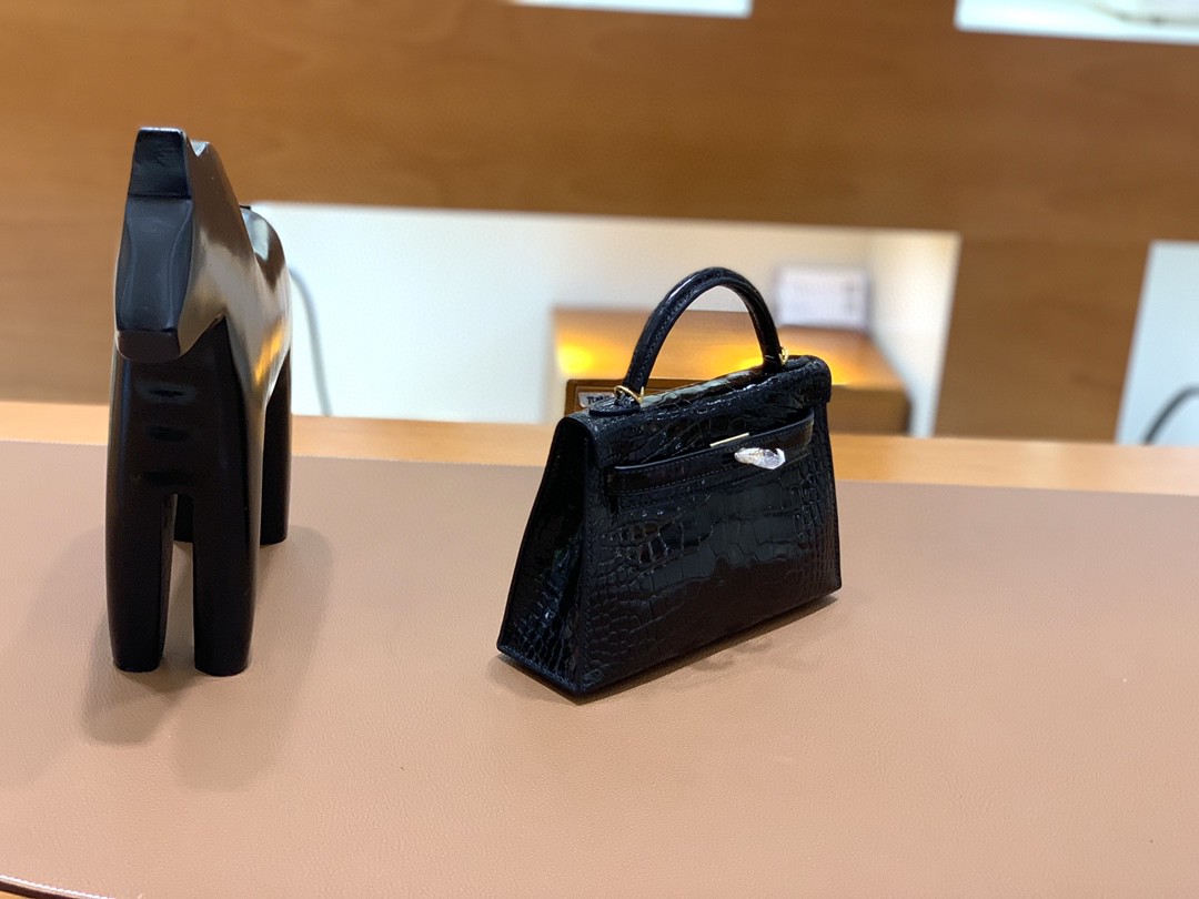 Hermès（爱马仕）mini Kelly 迷你凯莉 亮面美洲鳄 黑色 19cm 金扣