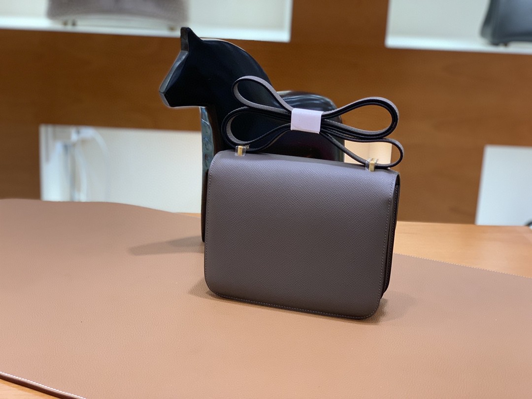Hermès（爱马仕）Constance 空姐包 Epsom 锡器灰 19cm 金扣