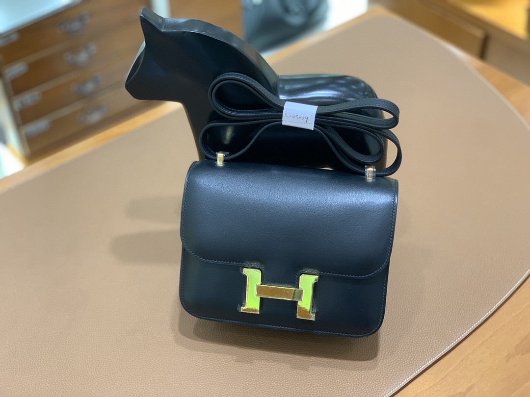 Hermès（爱马仕）Constance 空姐包 swift 黑色 金扣 19cm