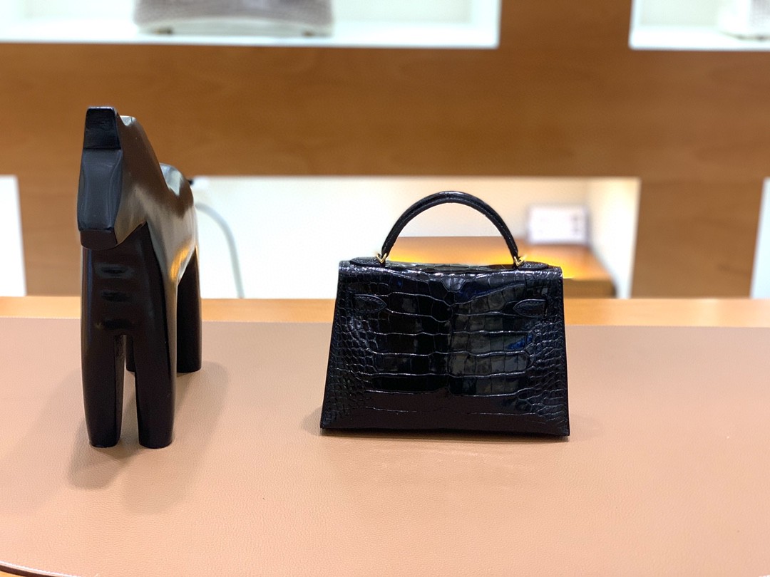 Hermès（爱马仕）mini Kelly 迷你凯莉 亮面美洲鳄 黑色 19cm 金扣