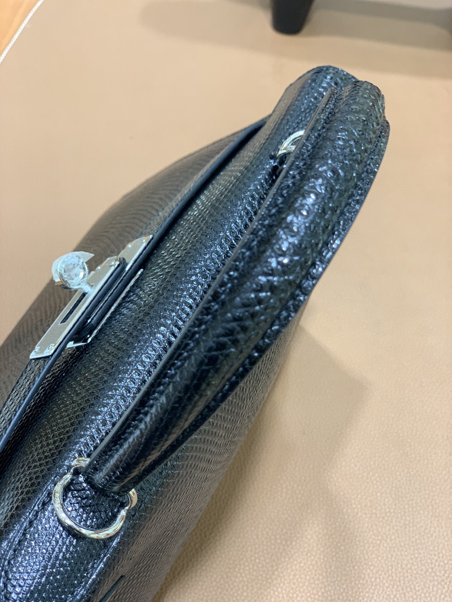 Hermès（爱马仕）Kelly 凯莉包 蜥蜴皮 黑色 银扣 28cm