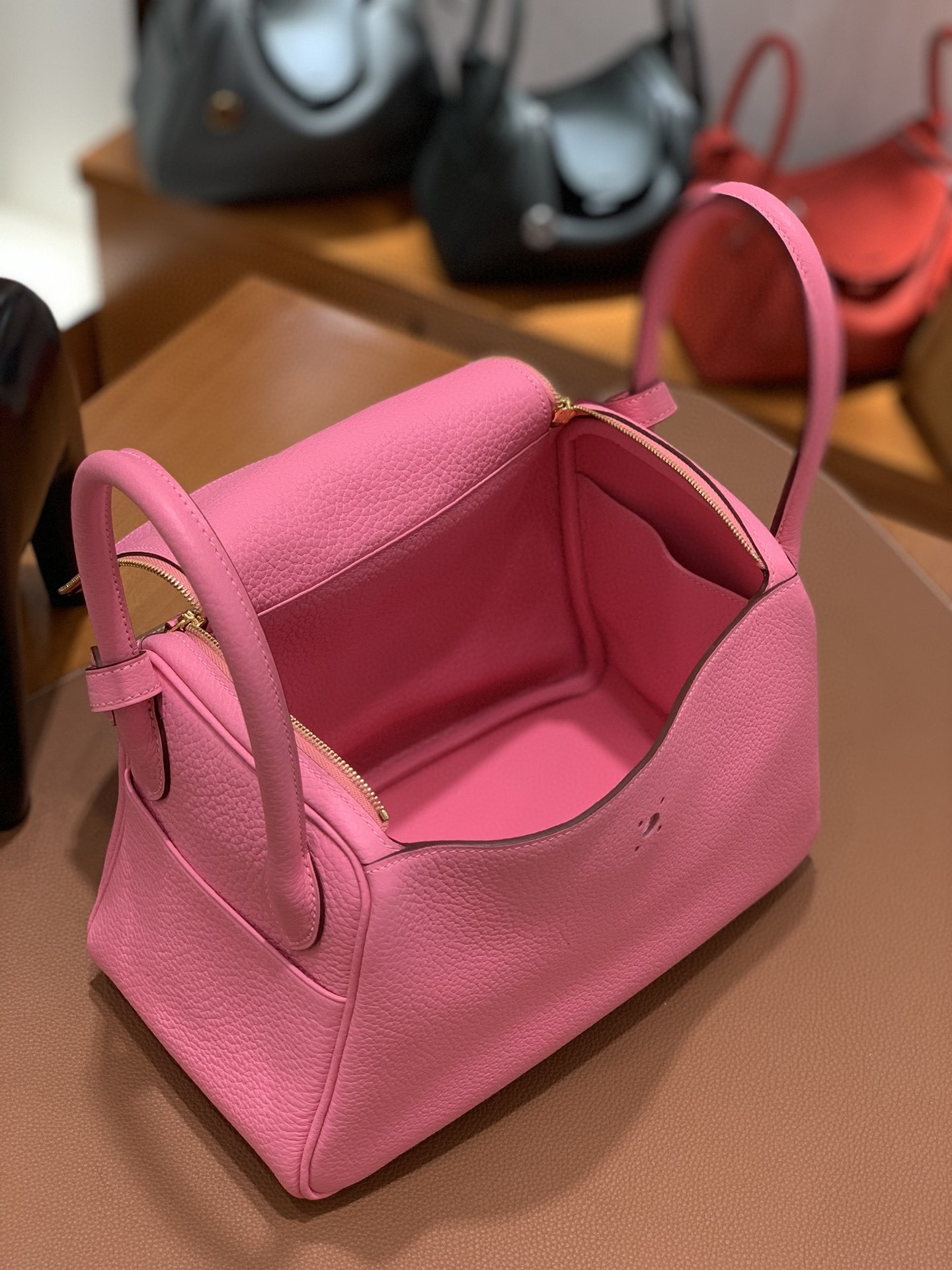 Hermès（爱马仕）Lindy 琳迪包 TC K4 夏日粉 金扣 26cm