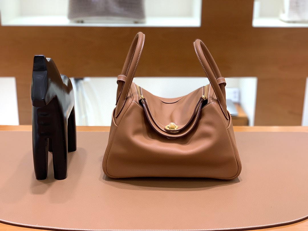Hermès（爱马仕）Lindy 琳迪包 Swift 金棕色 金扣 26cm