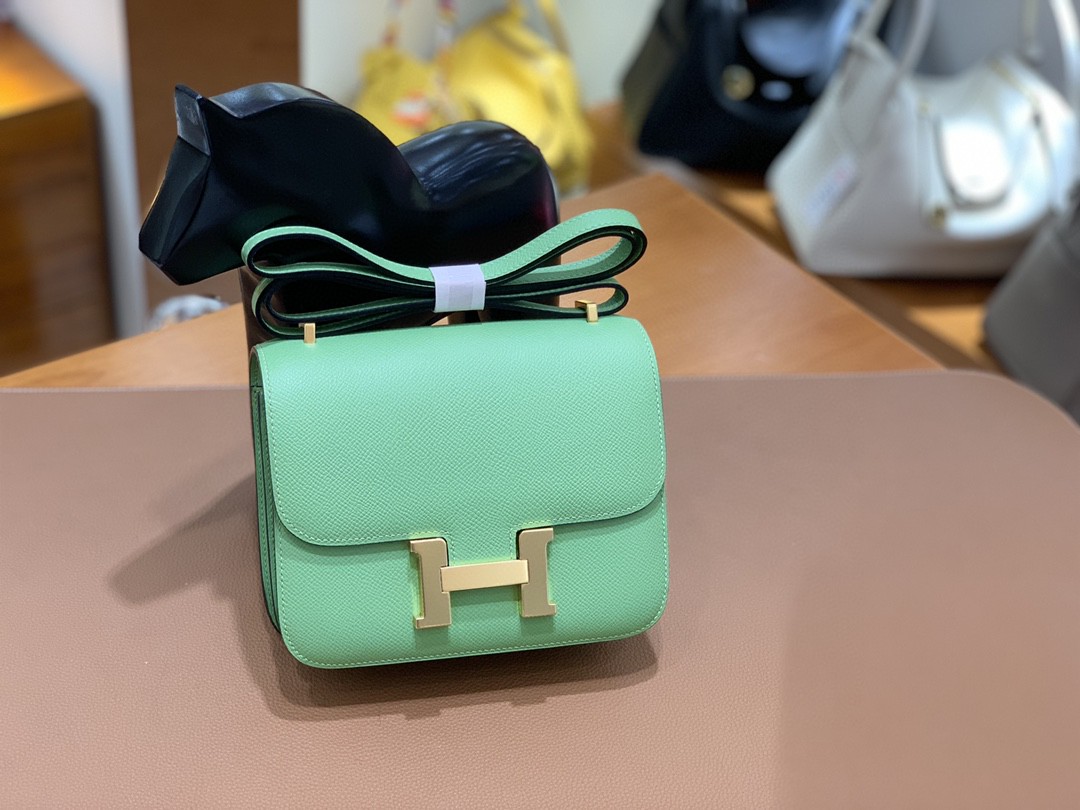 Hermès（爱马仕）Constance 空姐包 Epsom 牛油果绿 19cm 金扣