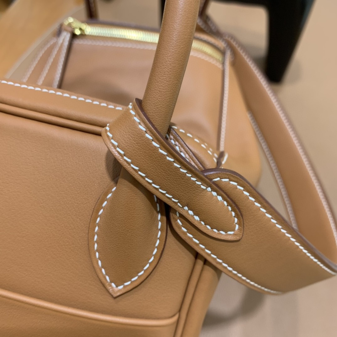 Hermès（爱马仕）Lindy 琳迪包 Swift 金棕色 金扣 26cm