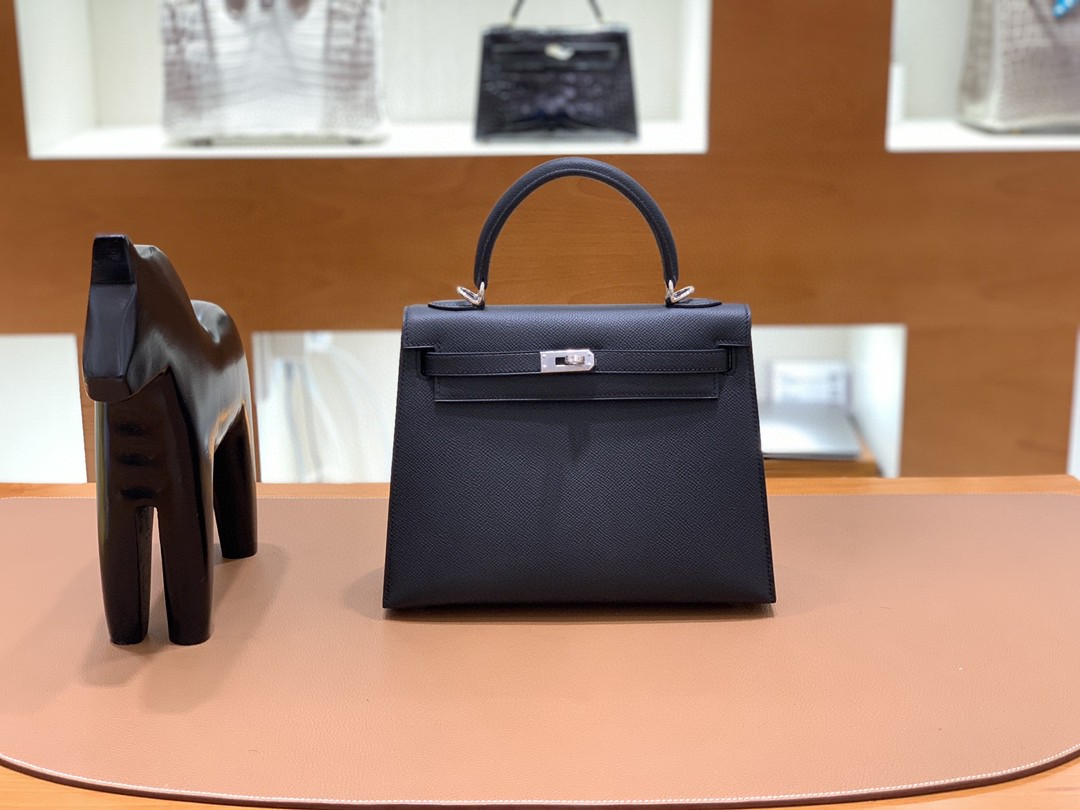 Hermès（爱马仕） Kelly 凯莉包 Epsom皮 黑色 银扣 25cm 现货